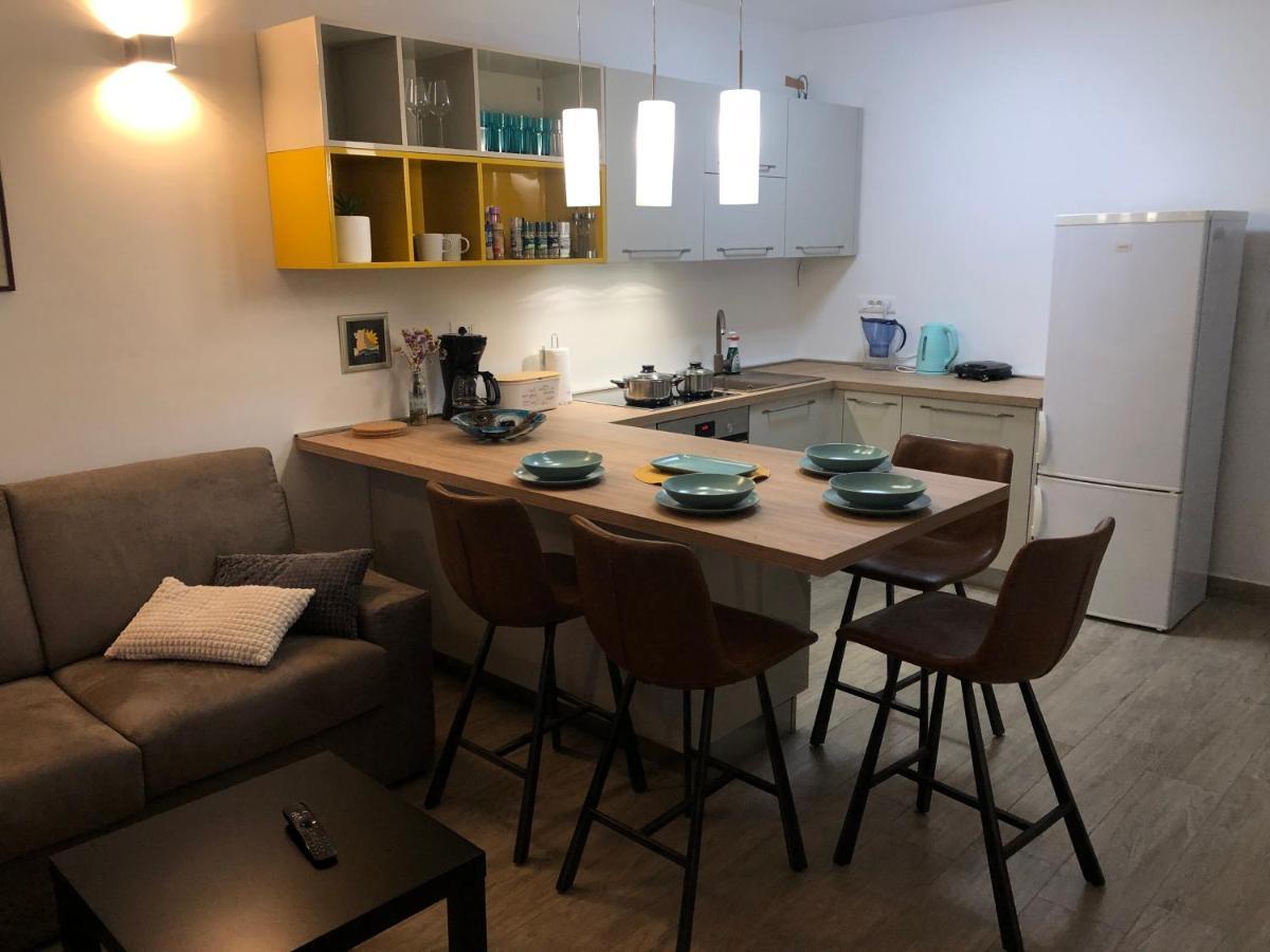Center Seaview Apartment *